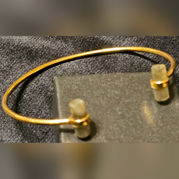 Gold-plated silver bangel with moonstone gemstones at each end - Picture 2 of 6